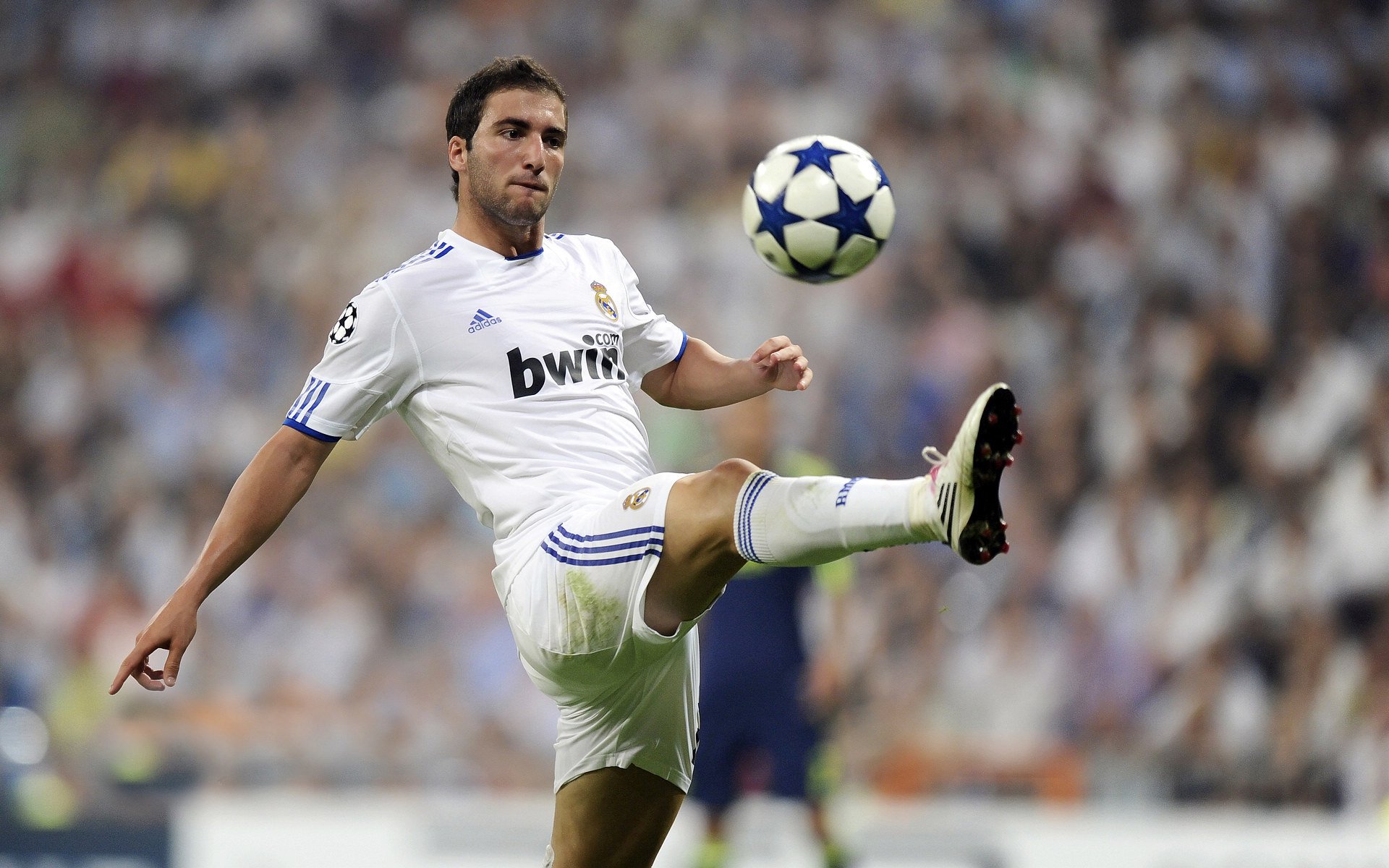 皮克之矛刺穿蓝月，波兰式铁血终结曼城霸权