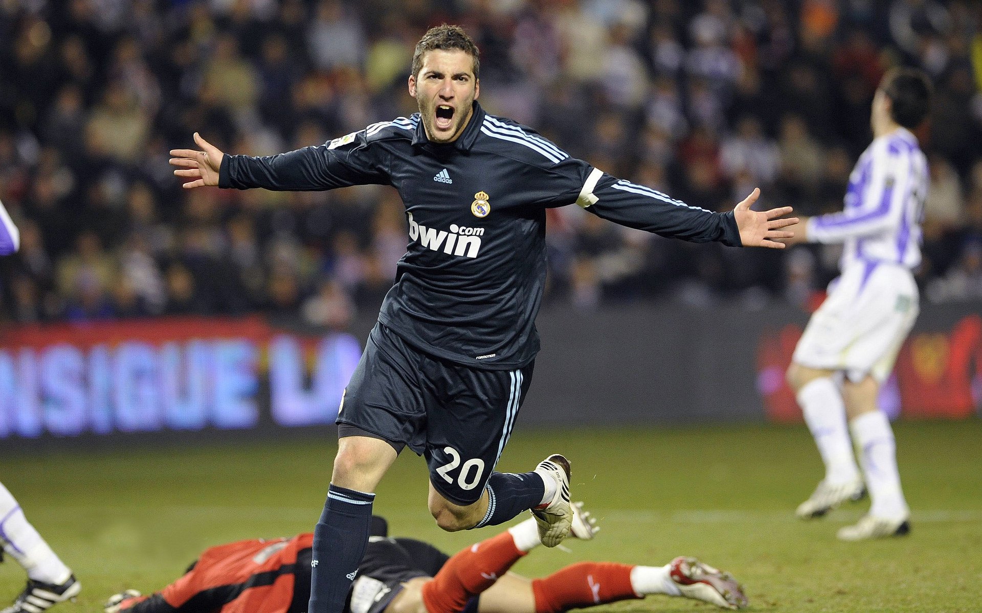 华体会首选平台-哈兰德爆发之夜，加纳压哨绝杀，足球世界里的唯一性瞬间